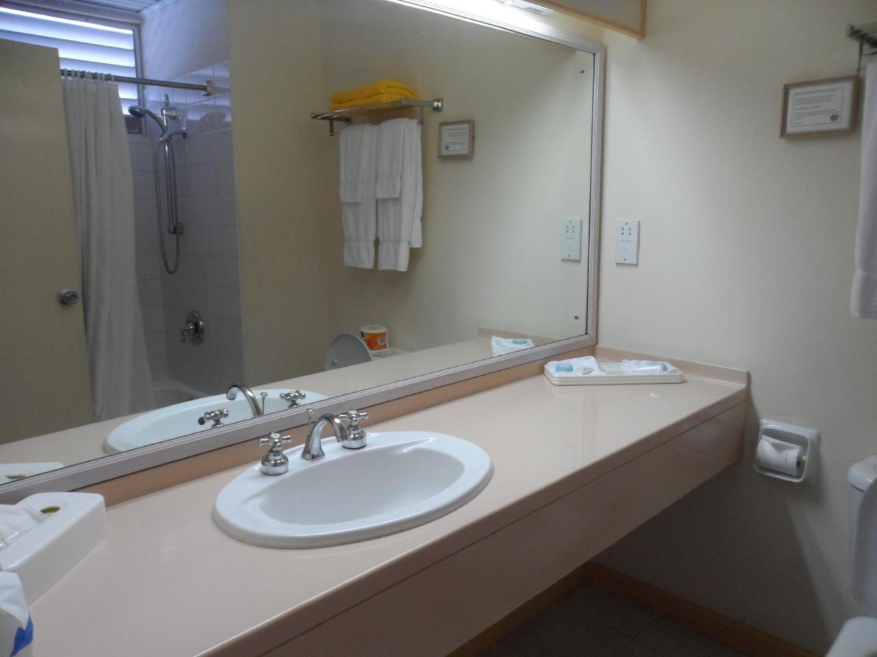 Hotel Pommarine Бриджтаун Экстерьер фото
