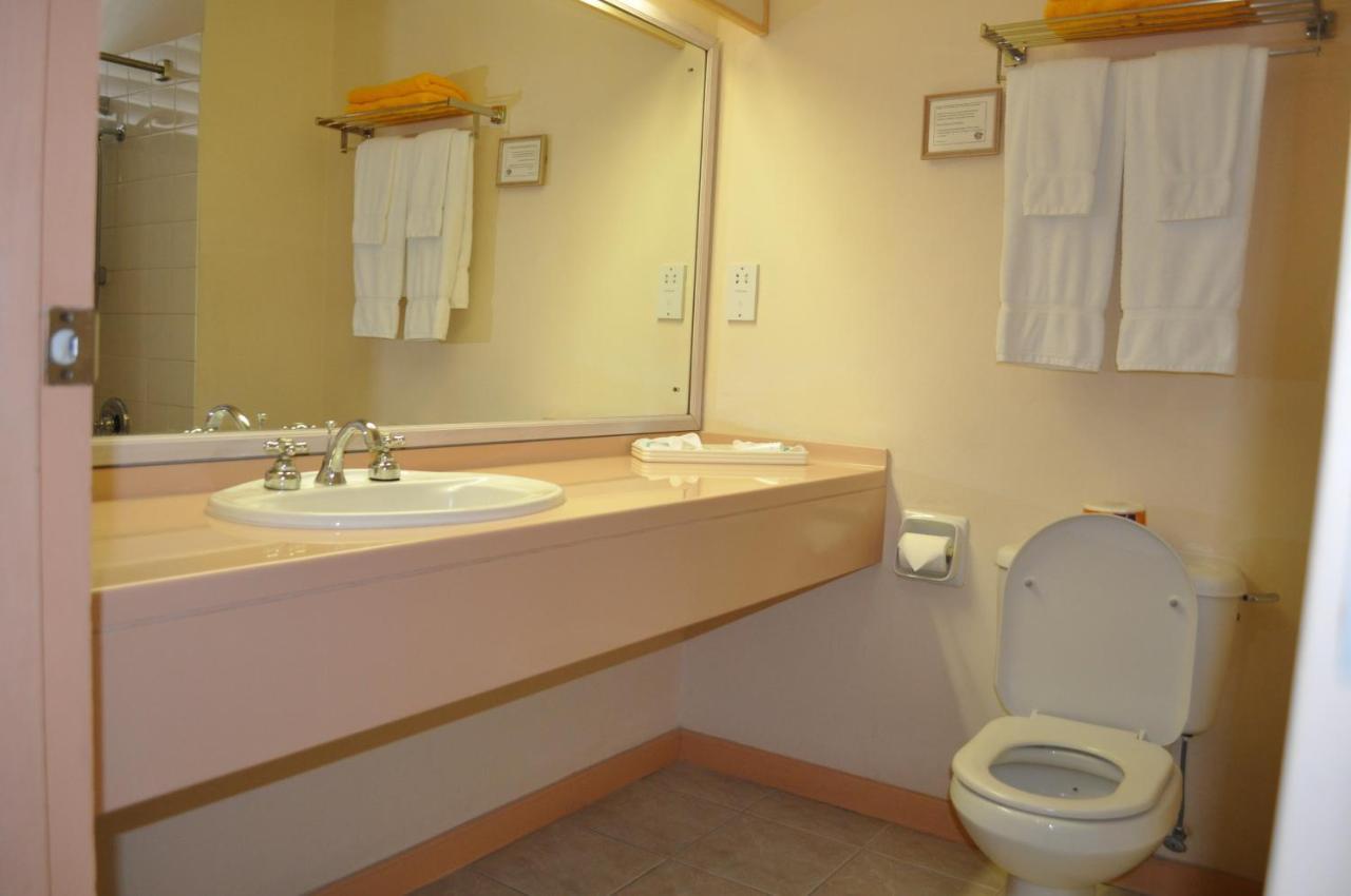 Hotel Pommarine Бриджтаун Экстерьер фото
