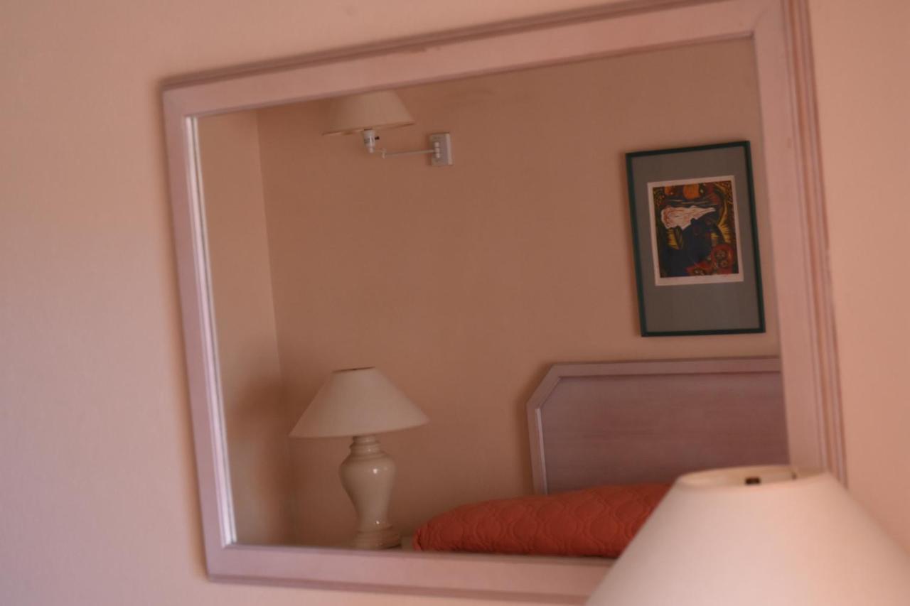 Hotel Pommarine Бриджтаун Экстерьер фото