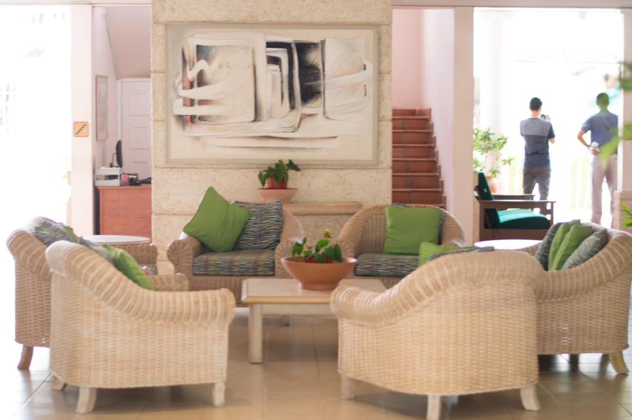 Hotel Pommarine Бриджтаун Экстерьер фото