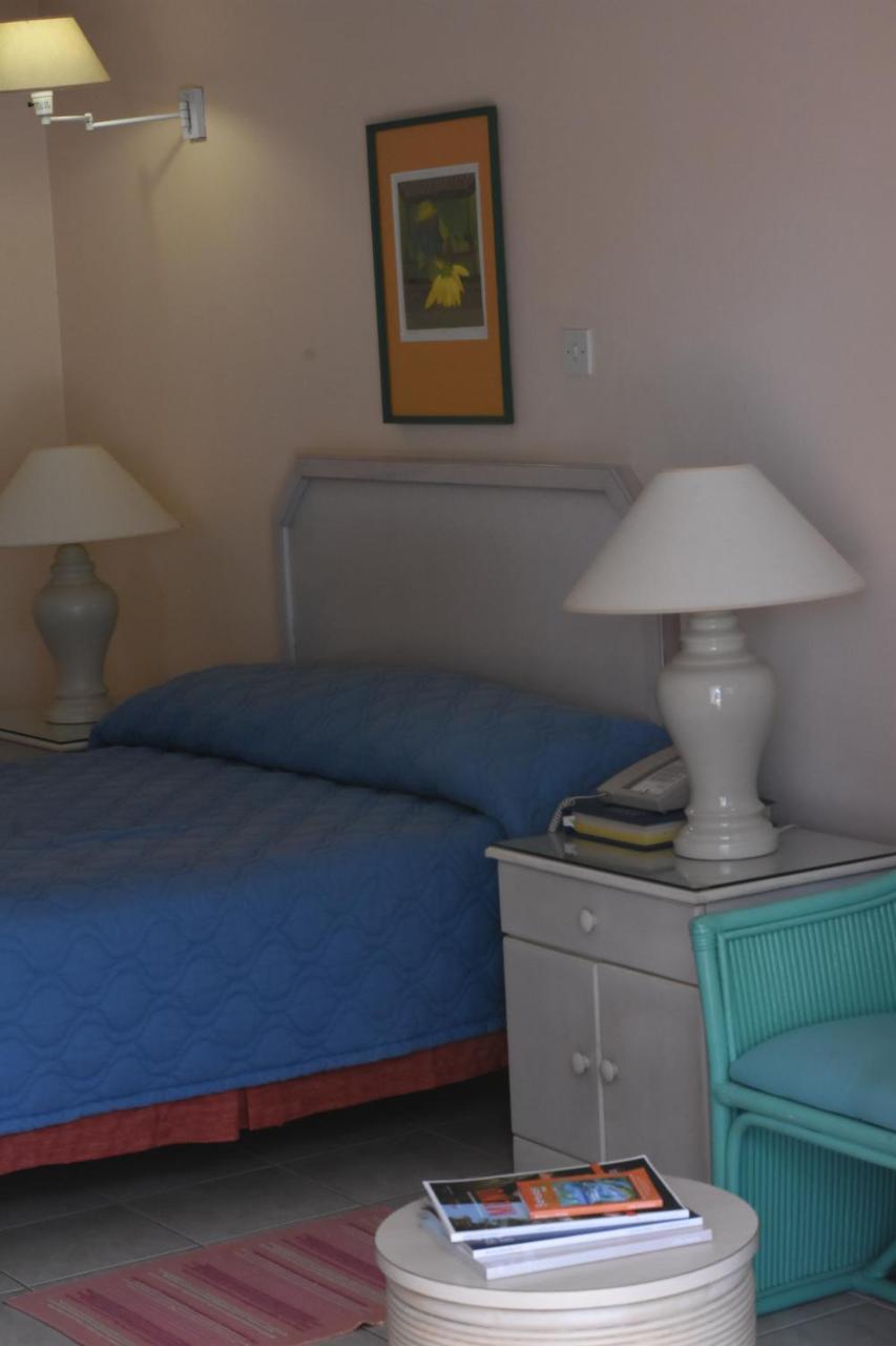 Hotel Pommarine Бриджтаун Экстерьер фото
